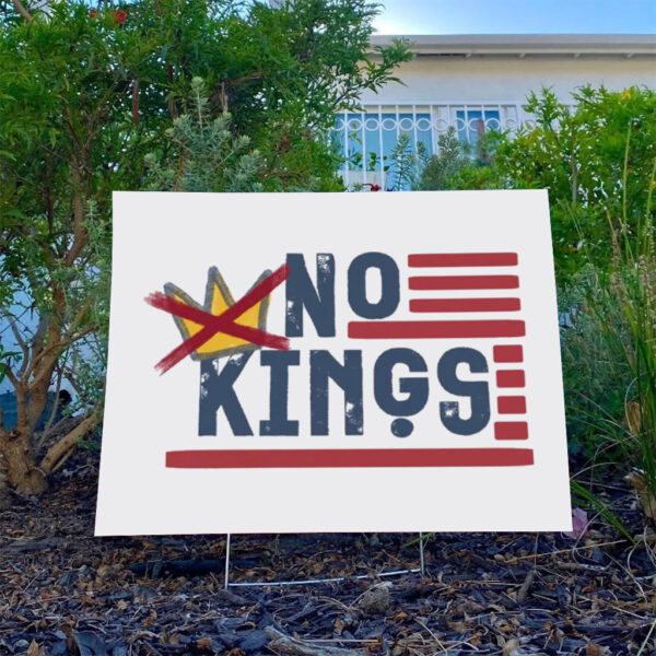 No-Kings-Yard-Sign,-Democracy-has-no-kings-in-America-Sign