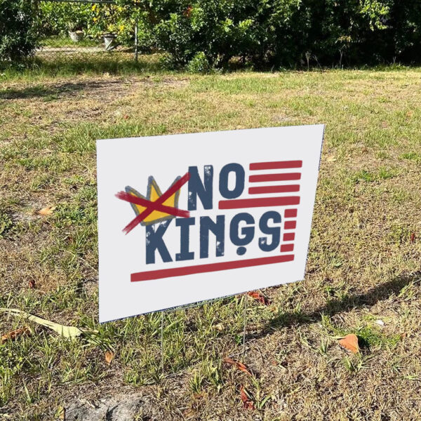 No-Kings-Yard-Sign,-Democracy-has-no-kings-in-America-Sign-us