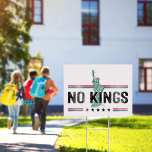 No-Kings-Yard-Sign,-Statue-Of-Liberty-Sign,-No-Kings-In-America-Sign